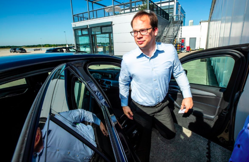Illustration for article titled I Rode in BMW's Absurd 710 HP Electric 5 Series Development Car; Here's How It Works